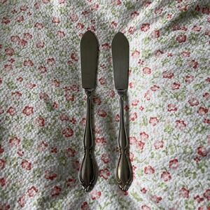 2 Oneida‎ Deluxe Stainless Butter Knife Strathmore Pattern